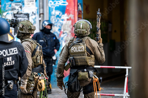 Fire protection test in the Rigaer STrasse 94 in Berlin on the 17 July 2021. The police tried to get into the house with a fire protection expert. 