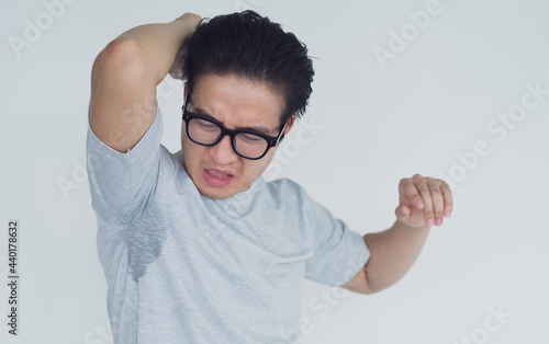 photo of Asian man with underarm odor 