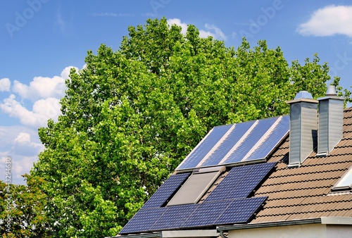 Solardach zur Strom- und Wärmegewinnung
