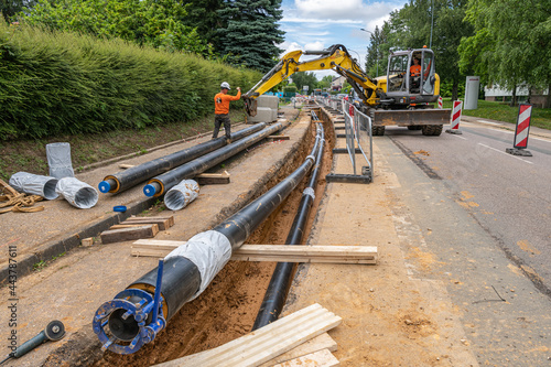 Travaux de voirie pour le chauffage urbain. Extension d'un réseau de chaleur. Pose de canalisations enterrées