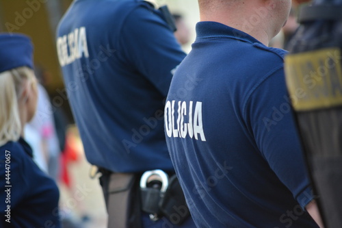 Policjanci na zabezpieczeniu zgromadzenia LGBT we Wrocław rynek