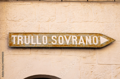 Arrow sign to the Trullo Sovrano. The Trullo Sovrano is two-story trullo house that is now a museum. Biggest typical cone house in Alberobello, historic town in Italy, Apulia 