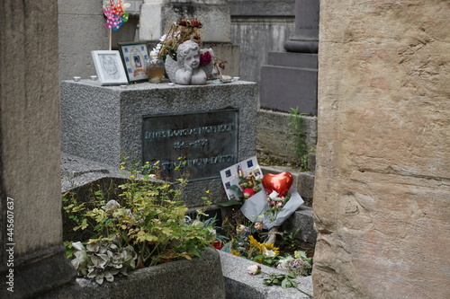 grave Jim Morrison