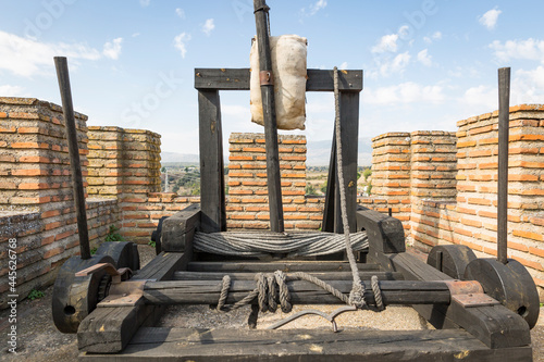 Onager - torsion catapult of military engineering, medieval weapons