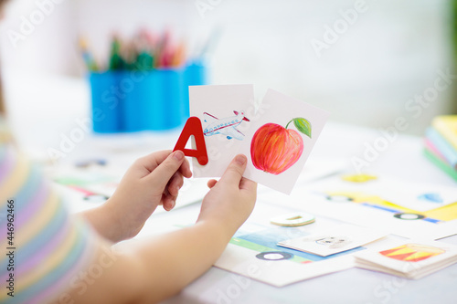 Kid learning to read. Phonics flash cards.