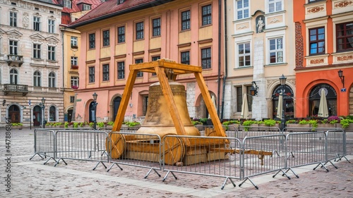 Replika Dzwonu Zygmunta na Małym Rynku w Krakowie