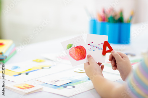 Kid learning to read. Phonics flash cards.