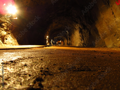 Tunel w uranowej kopalnie na Dolnym Śląsku w Kowarach, Polska