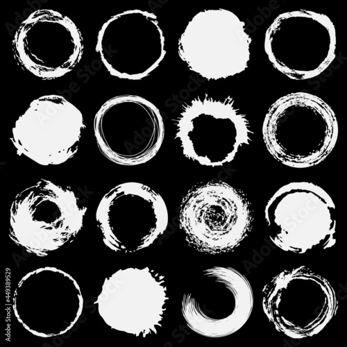 WHITE BRUSH INK GRUNGE CIRCLES VECTOR COLLECTION