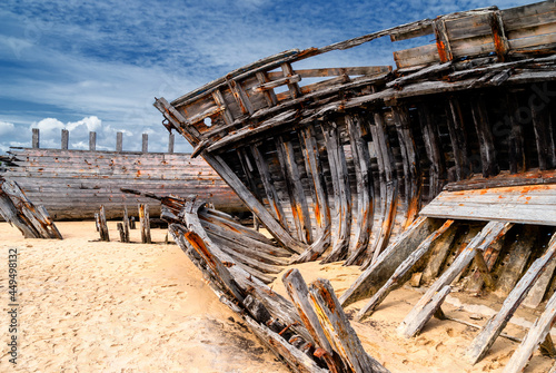 Stare wraki łodzi, Bretania, Francja