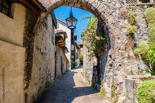 Narrow alleyway through Saint-Saphorin - Switzerland
