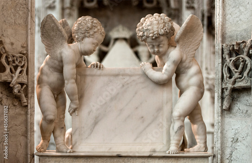 Angelots du tombeau de Marguerite d'Autriche dans l'église Saint-Nicolas-de-Tolentin de Brou à Bourg-en-Bresse, Ain, France