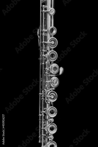 flute mechanism on black background, querflöte, flûte traversière, flauto traverso, flauta travesera, flauta transversal