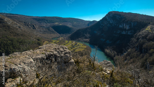 Les gorges de l'Ain depuis les falaises du Jarbonnet à Romanèche, Revermont, France