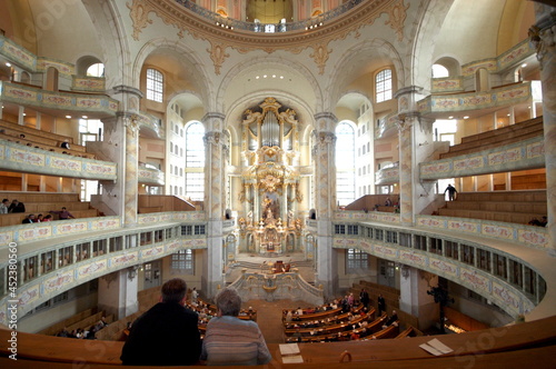 Frauenkirche Dresden wiederaufgebaut