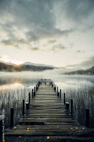 Muelle Niebla Lago Mascardi