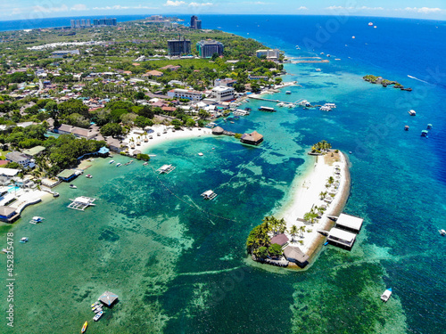 フィリピン、セブ、マクタン島をドローンで撮影した風景 Drone view of Mactan Island, Cebu, Philippines. 