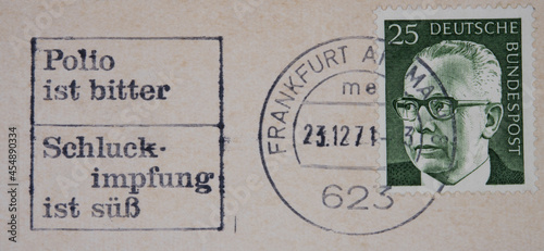 briefmarke stamp vintage retro gestempelt used frankiert cancel slogan polio schluckimpfung werbung frankfrut am main person mann man kopf head grün green 1971 papier paper vaccination 25