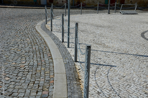 better safety, the cities are equipped with posts on the edge of the sidewalk with chain railing. direct pedestrians to cross the road safely. the blind have protrusions on the tiles for tactile feet