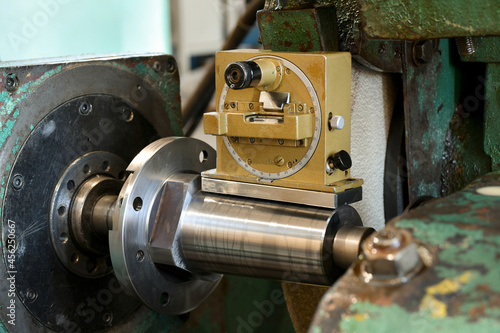 Optical quadrant in the production of tapered mandrels for metal working machines. Protractor tool for measuring the angle of inclination of planes to the horizontal.