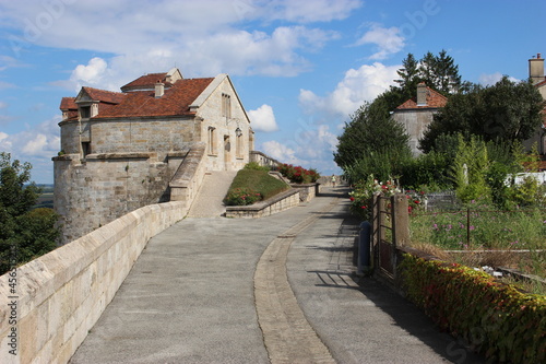 La Tour Saint-Jean : ancien pigeonnier militaire sur les remparts de Langres