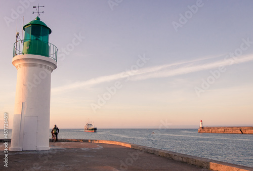 La petite jetée ou jetée des skippers avec le phare vert aux sables d'Olonne