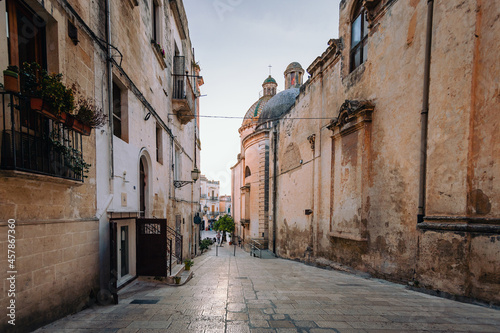 Alley behind the Mother Church (Mother Church also called Collegiata Maria SS. Annunziata) which leads to Piazza Regina Margherita di Grottaglie