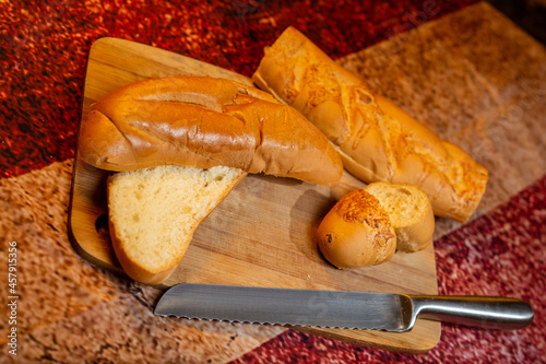 Pan cortado en tabla 