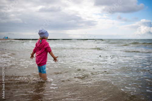Morze Bałtyckie dziecko plaża zabawa