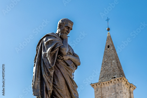 La statua di Ovidio a Sulmona