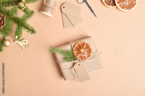 DO IT YOURSELF. Gift wrapping for New Year and Christmas. Step-by-step instructions for gift packaging made of eco-friendly material.