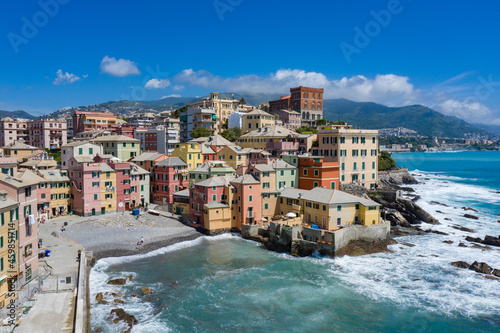 fotografia aerea del borgo di bocciasse a genova