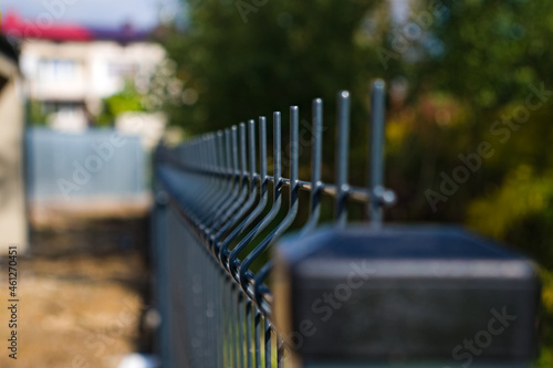  Płot . Panelowe ogrodzenie z siatki , siatka . Mesh panel fence. 