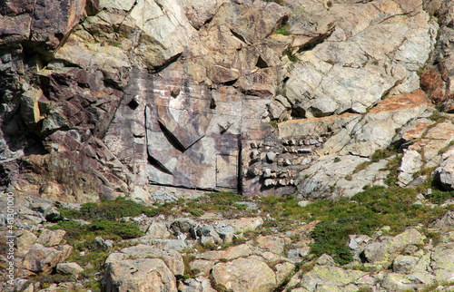 cachette dans la montagne