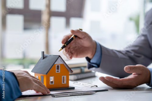 Real estate company to buy houses and land are delivering keys and houses to customers after agreeing to make a home purchase agreement and make a loan agreement. Discussion with a real estate agent