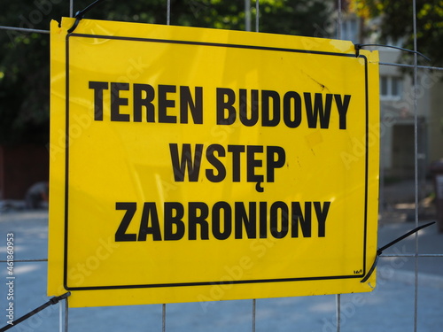 Tablice zakazujące wstęp na teren budowy