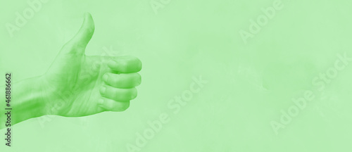 Zielony kciuk do góry.