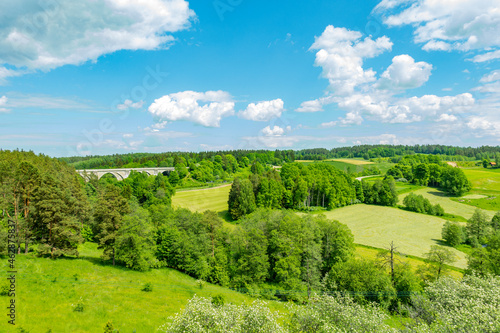 warmia mazury warmińsko-mazurskie stańczyki pole pola łąka drzewa wieś wioska dolina pagórki sielsko farma obszar wiejski 