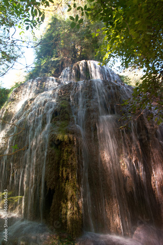 wodospad rzeka woda natura rośliny skały monasterio de piedra