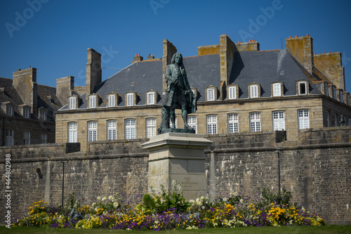 View on the statue of Mahe de la Bourdonnais on Saint Malo