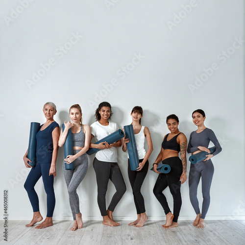 Portrait of diverse woman group in sportswear before training