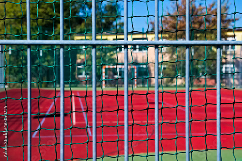 Szkolne boisko . Bramka , piłka nożna . School playground. Goal, football. 