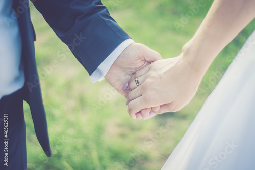 Ślub dłonie zaręczeni wesele razem obrączki