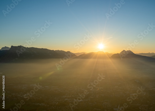 Salzburg Gaisberg Sonnenuntergang Berge Sonne Nebel Stadt Dramatisch 
