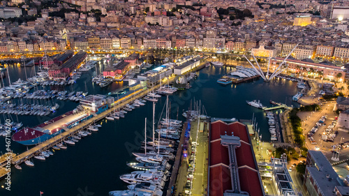 Fotografie aeree del porto antico di genova