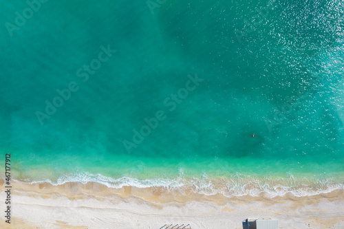 Vista aerea della spiaggia di vignanotica, gargano con drone