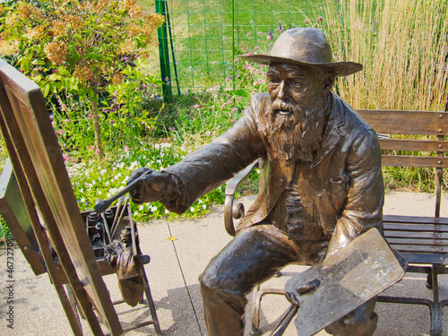 Bronze sculpture of Claude Monet in Overland Park Arboretum and Botanical Gardens