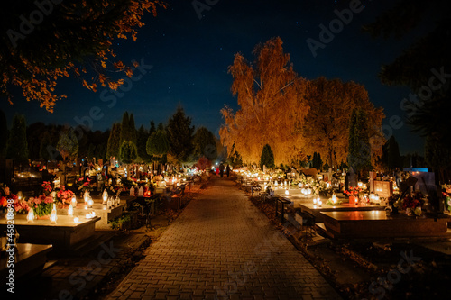 Wszystkich świętych, cmentarz