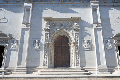 Eingangsportal der Kirche San Lorenzo, Lugano, Tessin, Schweiz