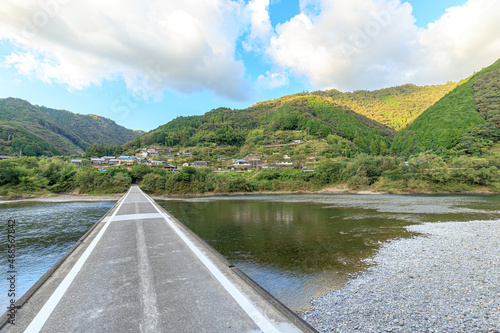 初秋の岩間沈下橋 高知県四万十市 Iwama chinka bridge in early autumn. Kochi-ken Shimanto city